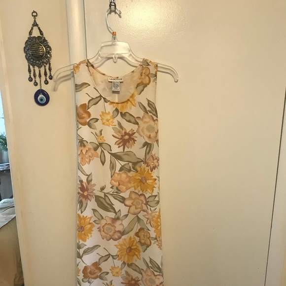 Dress - Picture 2 of 5